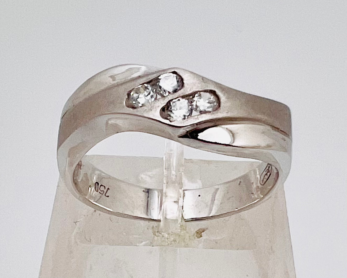 18k White Gold Cubic Zirconia (CZ) Band Ring