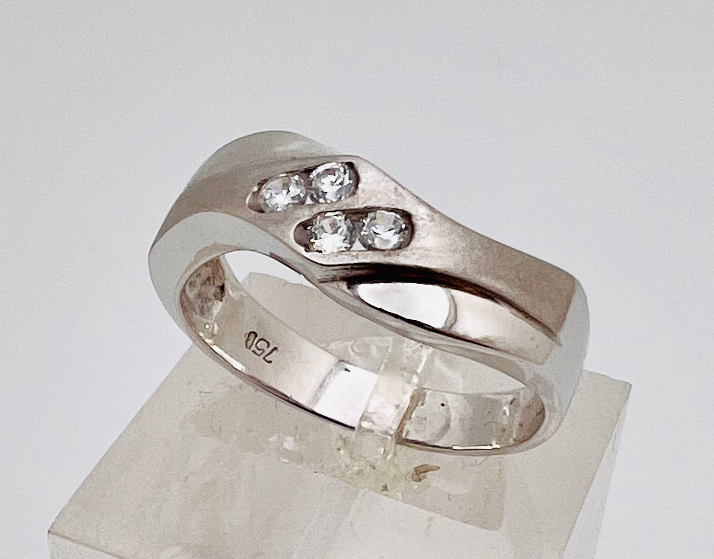 18k White Gold Cubic Zirconia (CZ) Band Ring