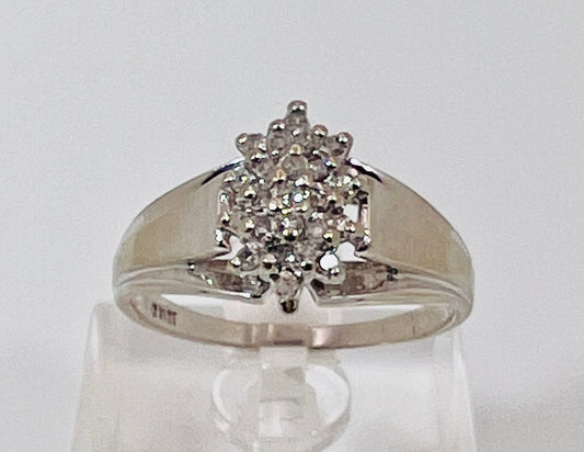 10k White Gold Round Cut 23pt Diamond Cluster Ring