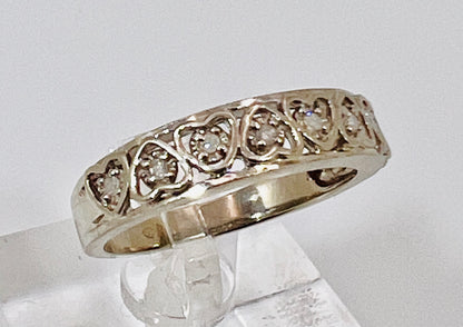 10k White Gold Round Cut 8pt Diamond Heart Band Ring