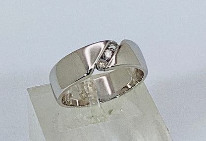 14k White Gold Round Cut 15pt Diamond Band Ring