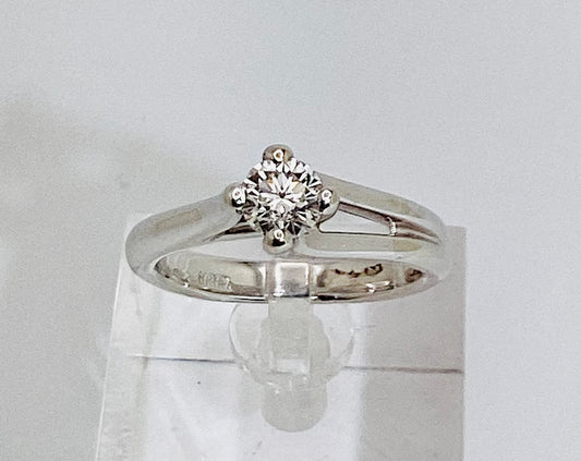 18k White Gold Round Cut 47pt VVS Diamond Solitaire Ring