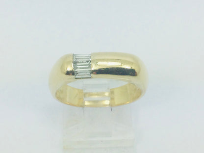 18k Yellow Gold Baguette Cut 28pt Diamond Ring