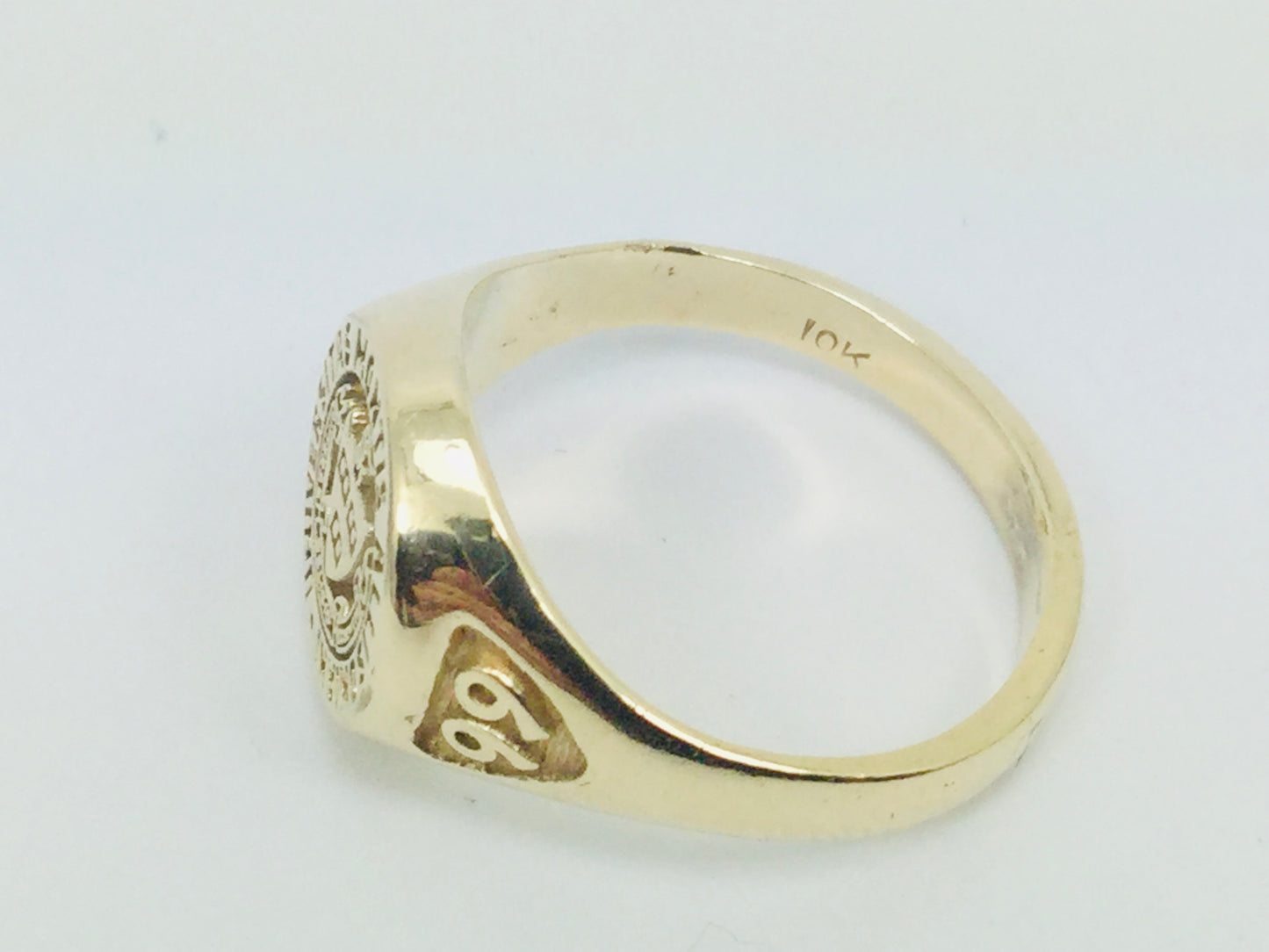 10k Yellow Gold 'Universitas Montis Allisoniani' School Crest Ring