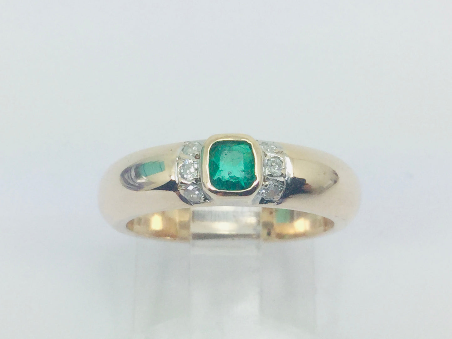 14k Yellow Gold Princess Cut 30pt Emerald May Birthstone & 12pt Diamond Ring