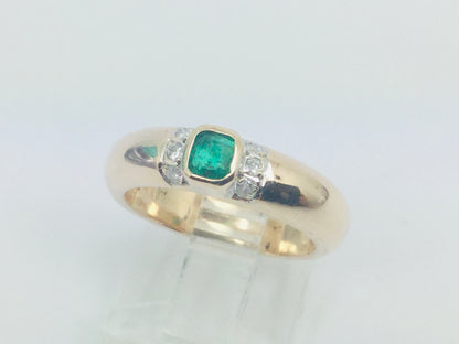 14k Yellow Gold Princess Cut 30pt Emerald May Birthstone & 12pt Diamond Ring