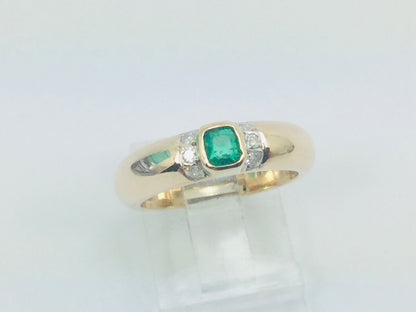 14k Yellow Gold Princess Cut 30pt Emerald May Birthstone & 12pt Diamond Ring