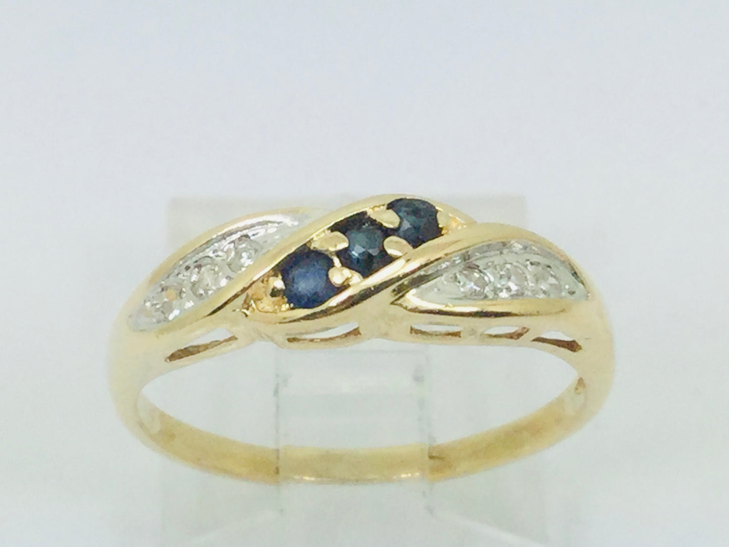 14k Yellow Gold Round Cut 9pt Sapphire & 6pt Diamond Ring