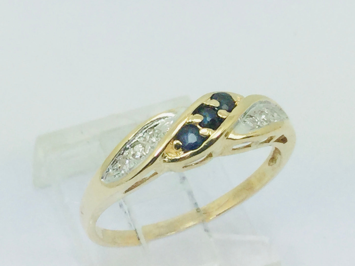 14k Yellow Gold Round Cut 9pt Sapphire & 6pt Diamond Ring