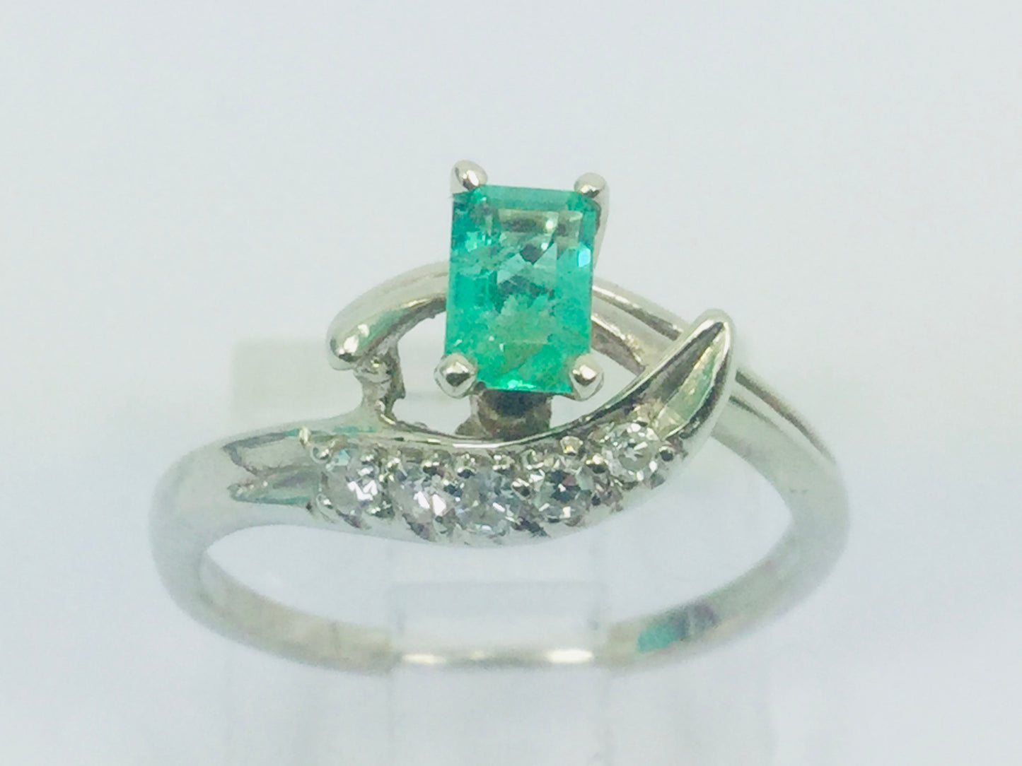 14k White Gold Emerald Cut 25pt Emerald May Birthstone & 7.5pt Diamond Ring