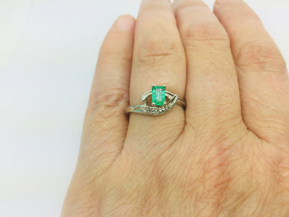 14k White Gold Emerald Cut 25pt Emerald May Birthstone & 7.5pt Diamond Ring