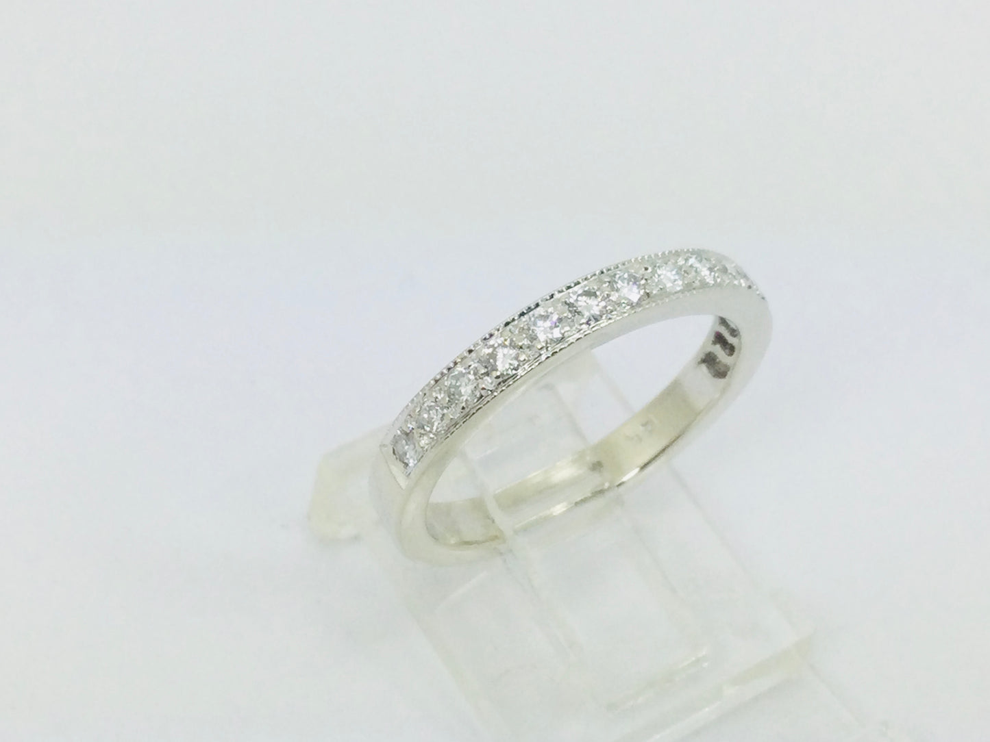 14k White Gold 22.5pt Round Cut Diamond Row Set Ring