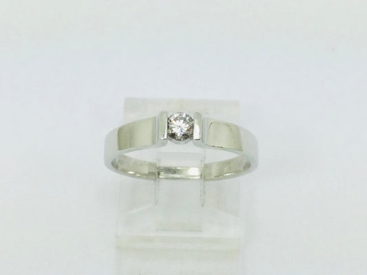 10k White Gold Round Cut 15pt Diamond Solitaire Ring