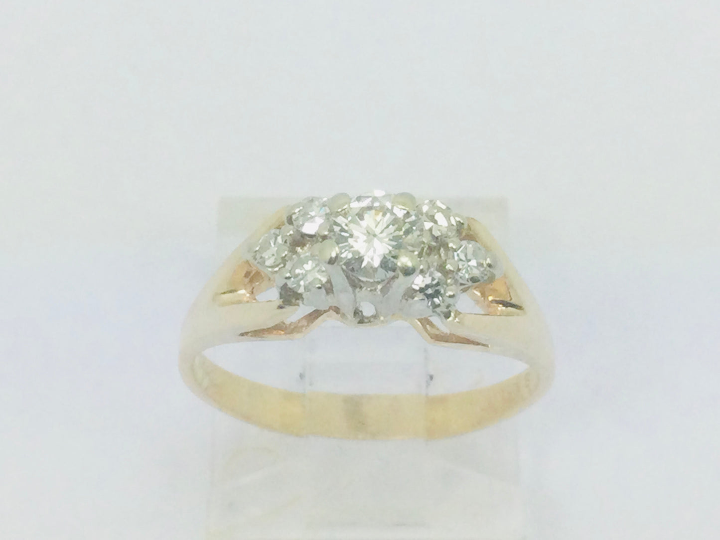 14k Yellow Gold Round Cut 40pt Diamond Ring