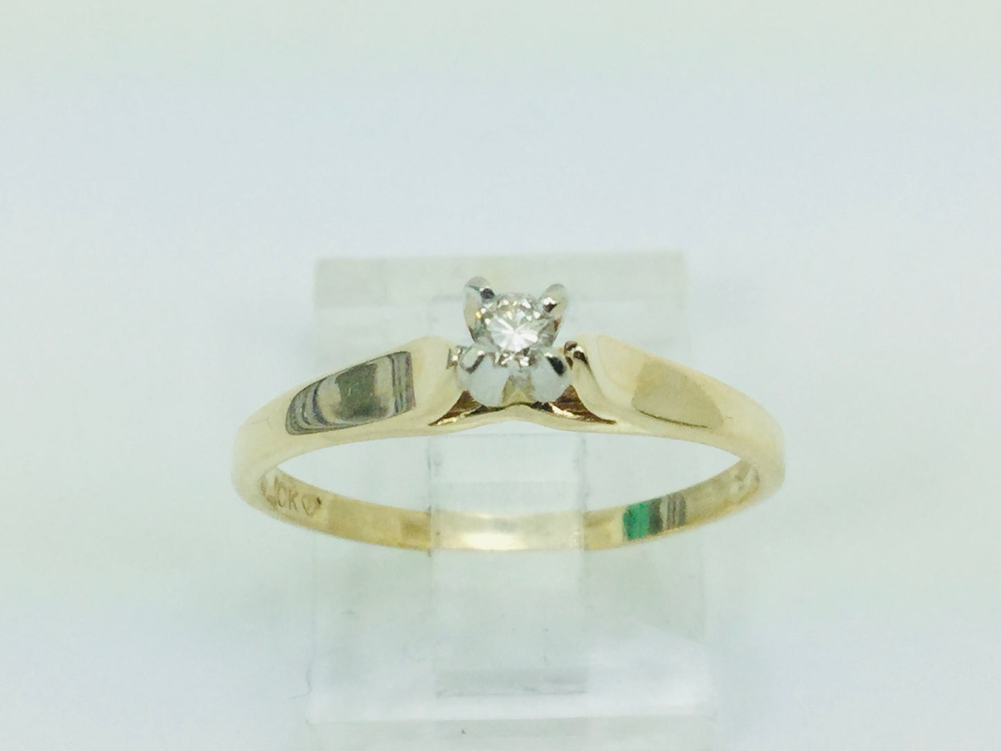 10k Yellow Gold Round Cut 6pt Solitaire Diamond Ring