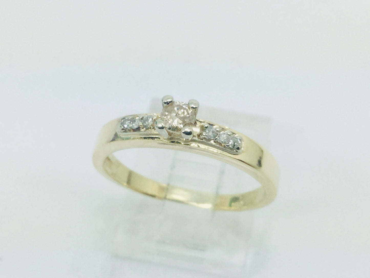 14k Yellow Gold Round Cut 17pt Diamond Solitaire with Accents Ring