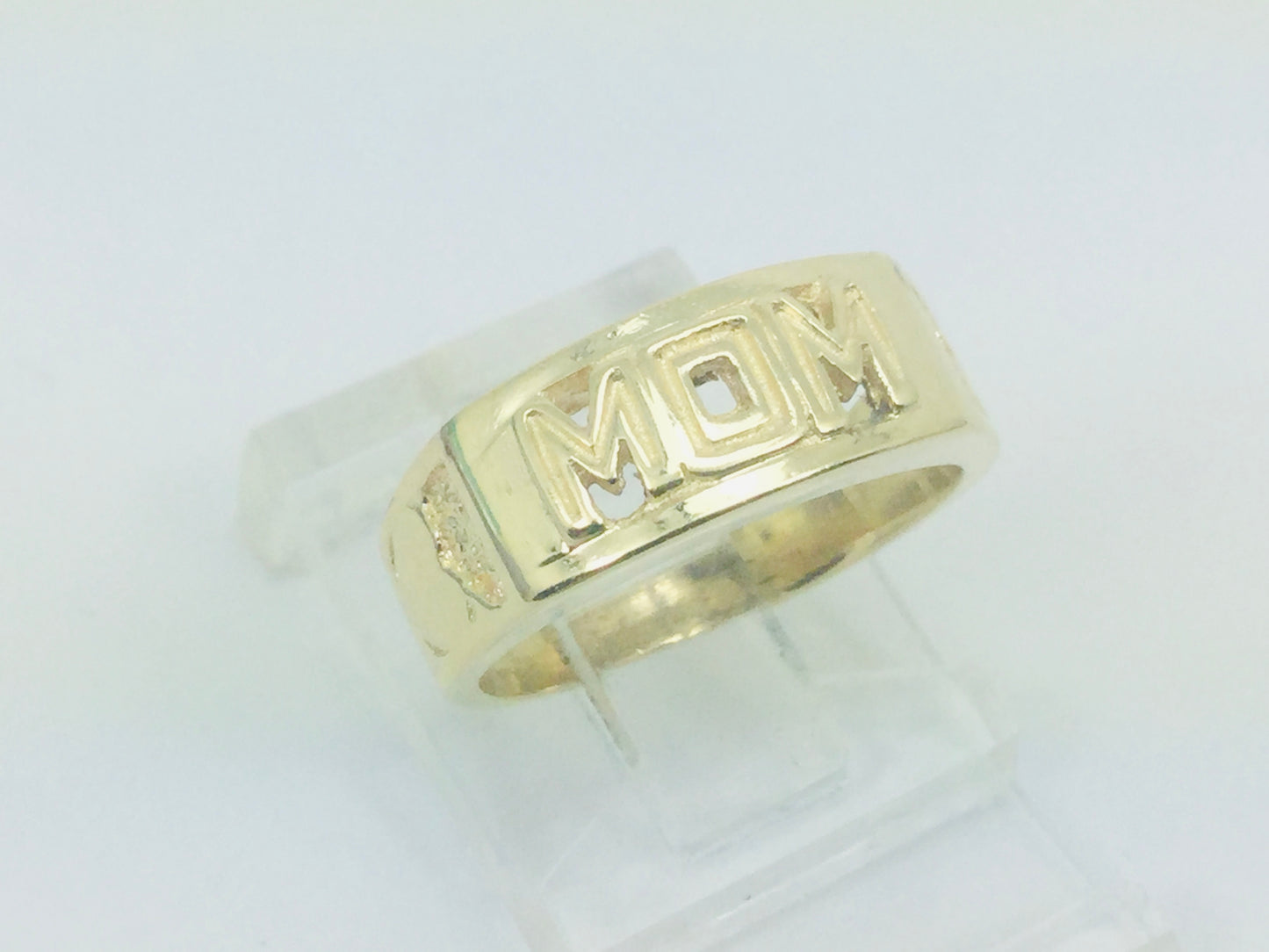 10k Yellow Gold 'Mom' Heart Love Ring