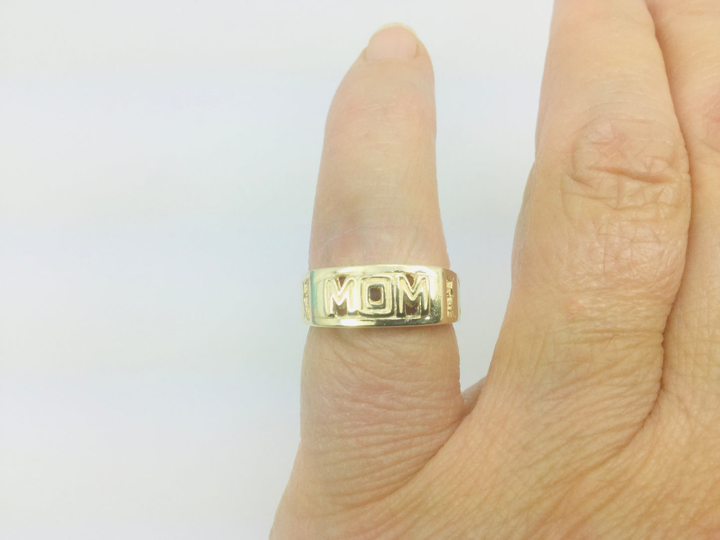 10k Yellow Gold 'Mom' Heart Love Ring