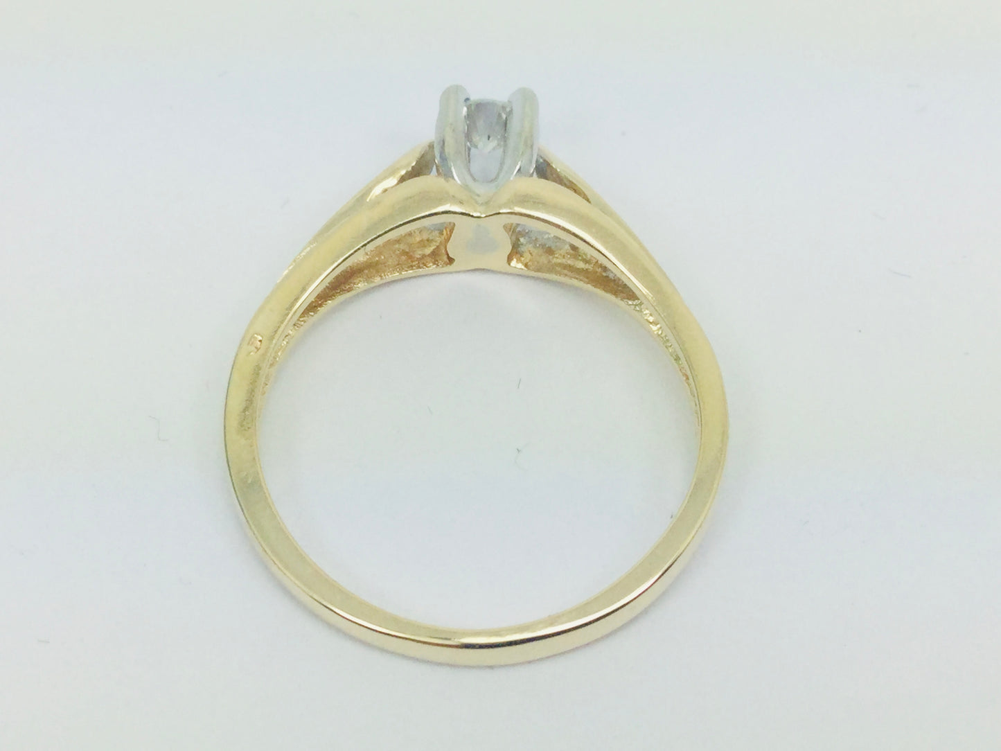 14k Yellow Gold Round Cut 15pt Diamond Solitaire Ring