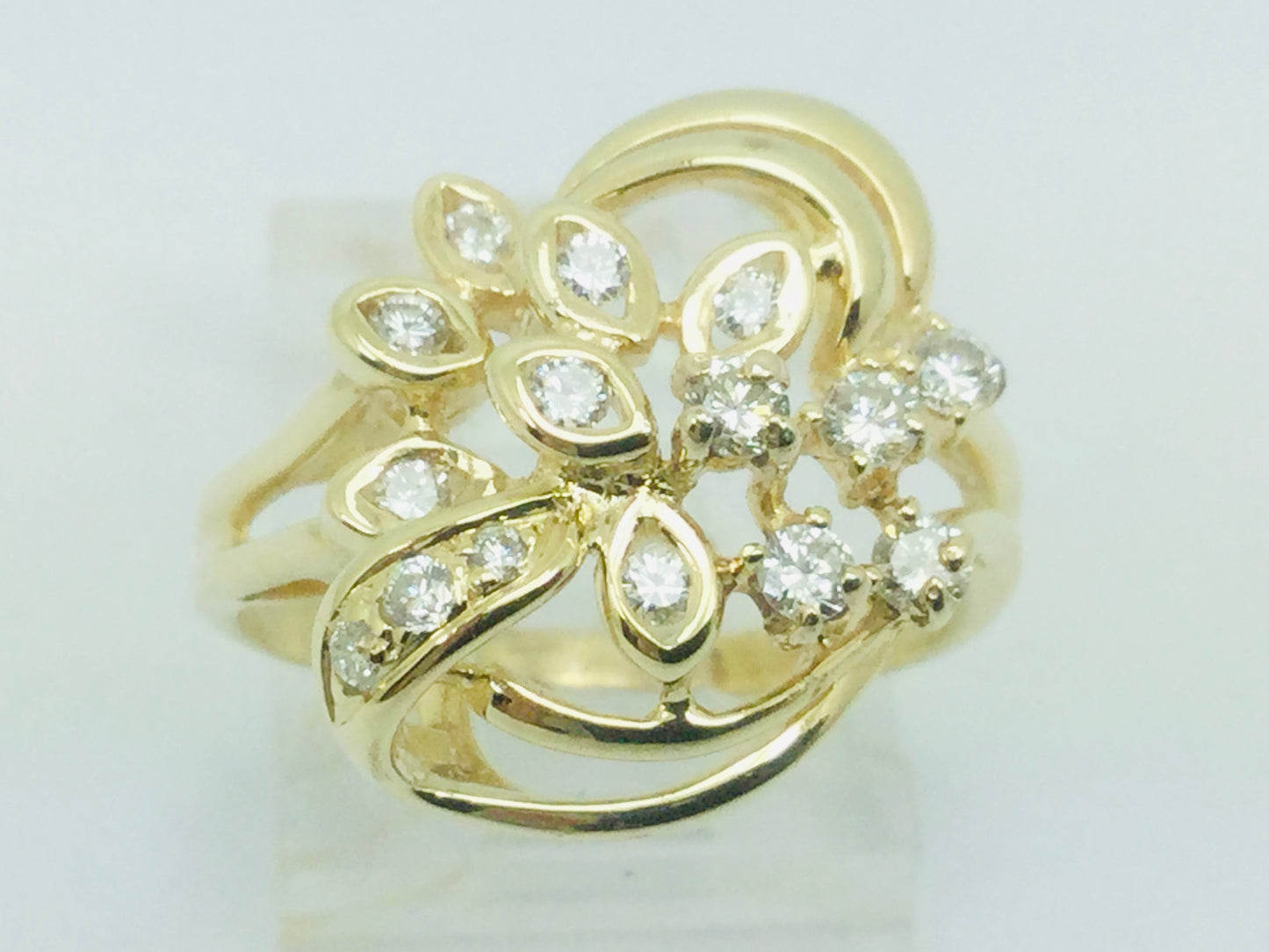 14k Yellow Gold Round Cut 35pt Diamond Cluster Ring