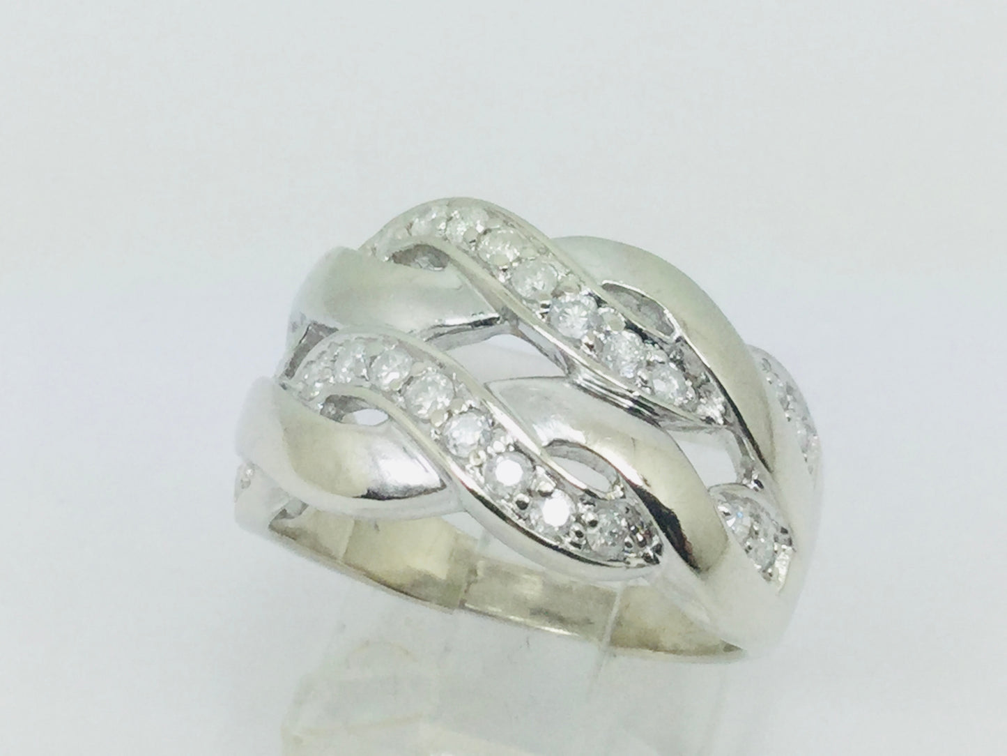 14k White Gold Round Cut 36pt Diamond Row Set Ring