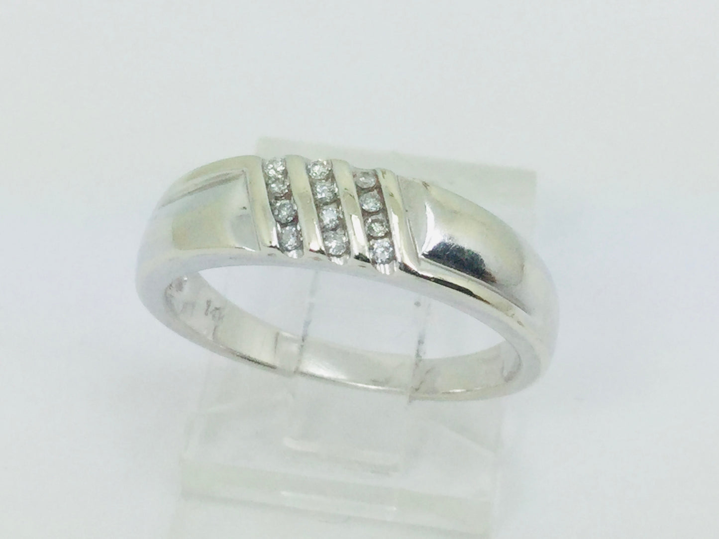 14k White Gold Round Cut 6pt Diamond Row Set Ring