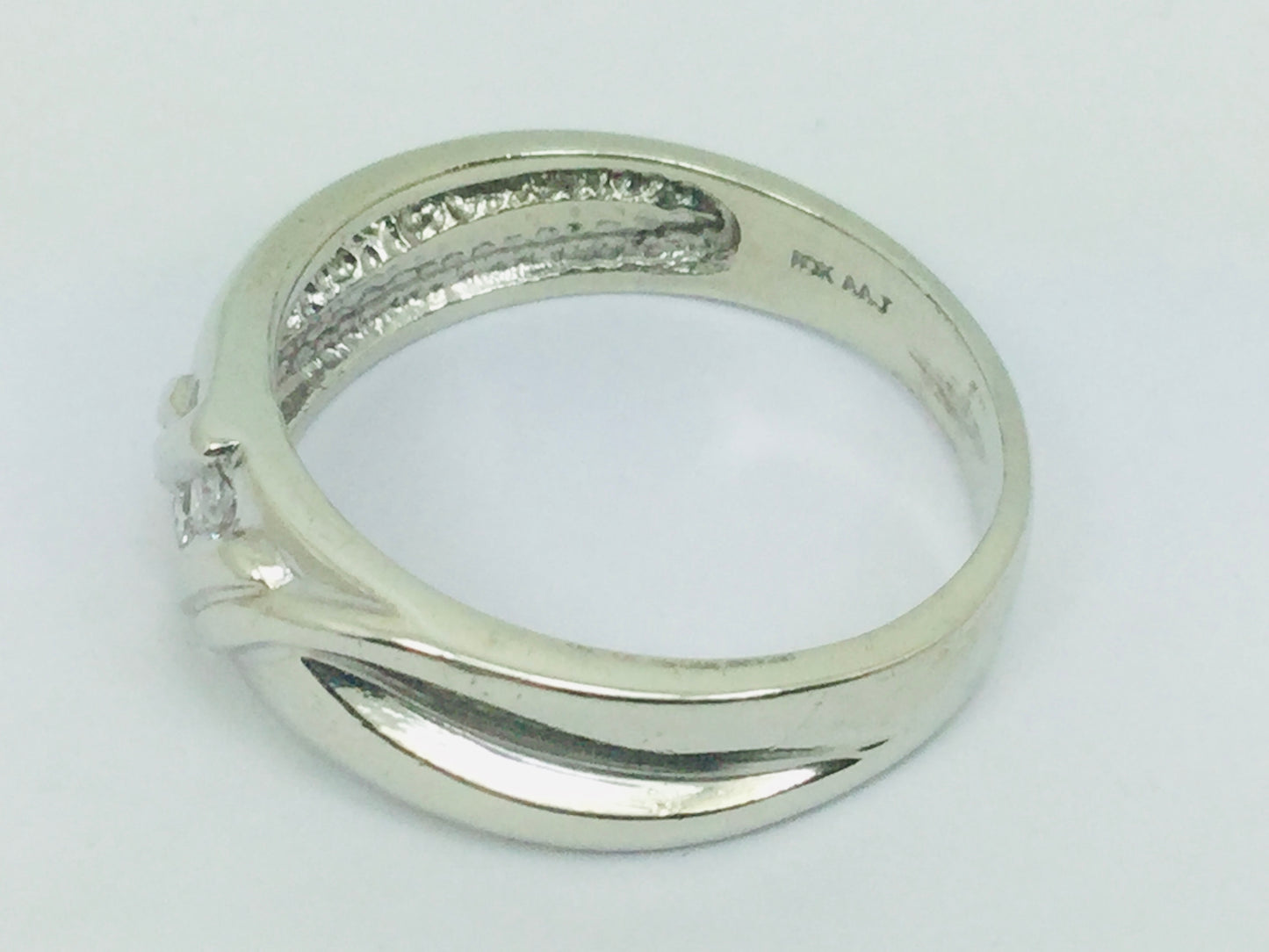 10k White Gold Round Cut 7.5pt Diamond Channel Set Ring