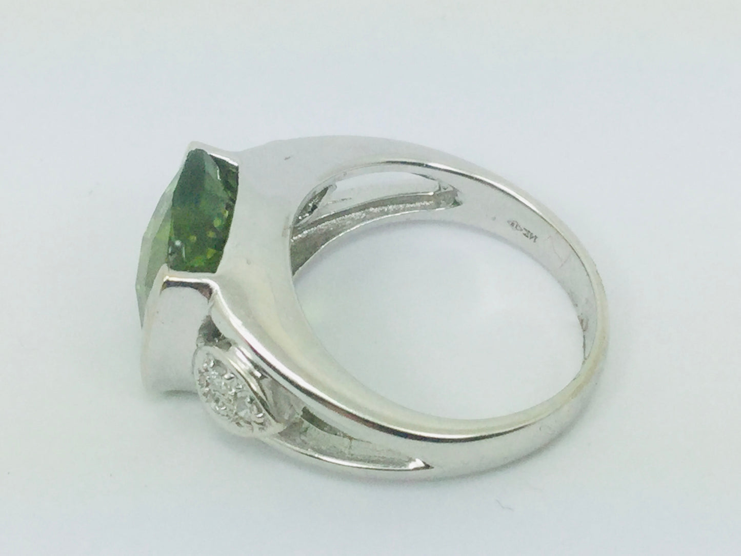 14k White Gold Cushion Cut 5ct Peridot August Birthstone & 9pt Diamond Accent Ring