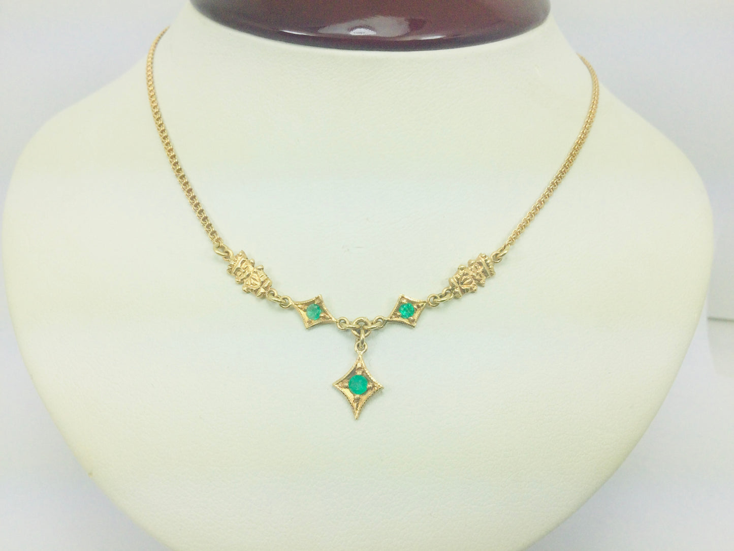 18k Yellow Egyptian Gold Round Cut 14pt Emerald Chain