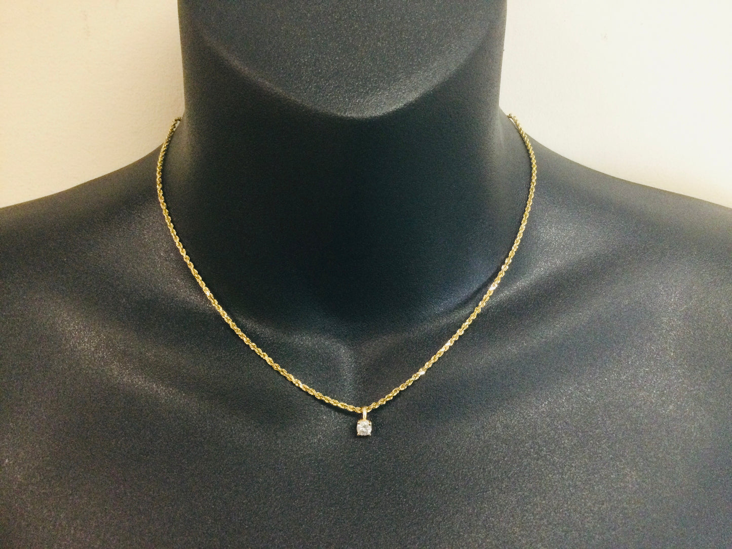 14k Yellow Gold Round Cut 0.25ct Diamond Solitaire Necklace