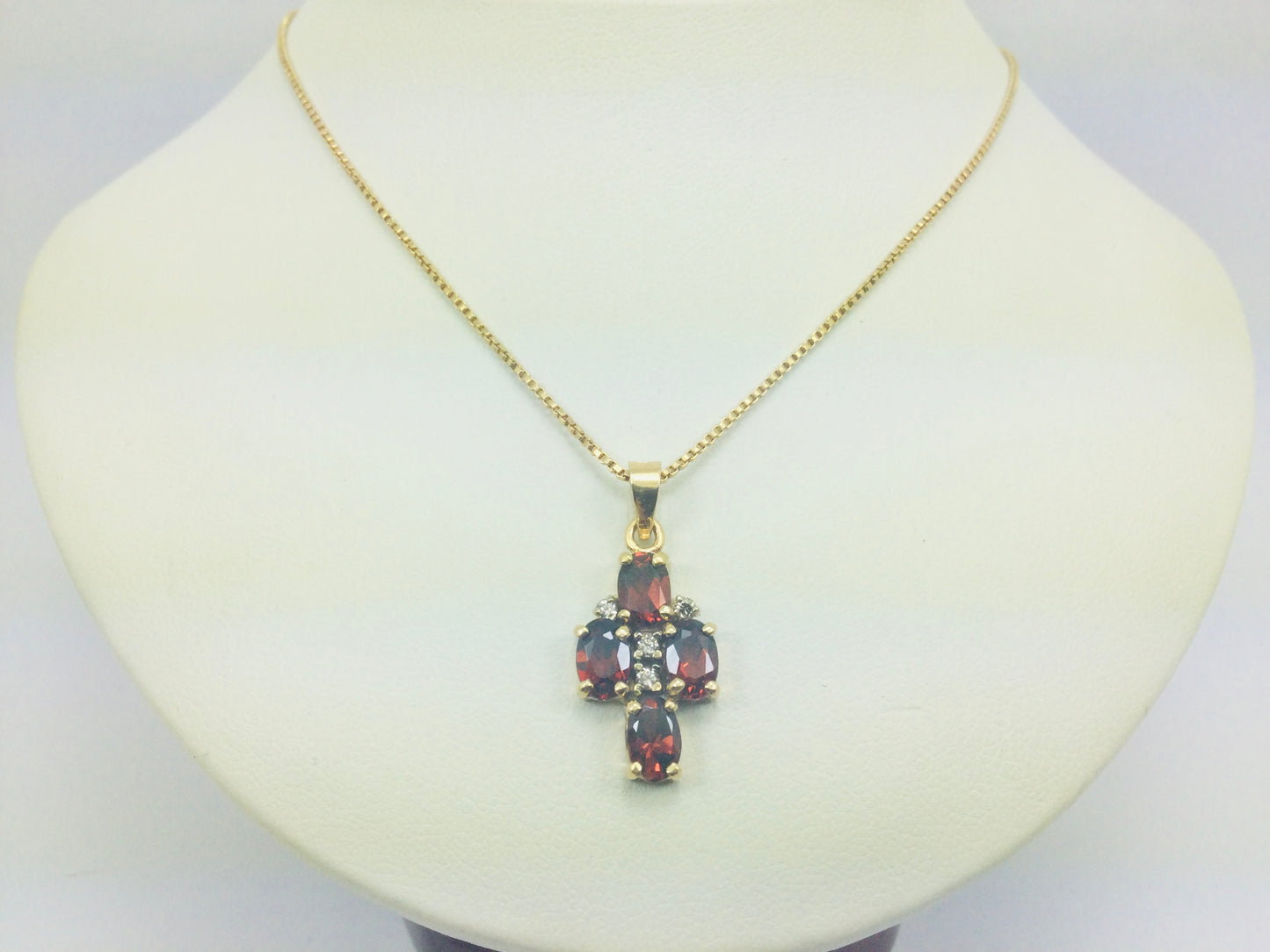 18k Yellow Gold Oval Cut 2ct Garnet & Round Cut 8pt Diamond Necklace