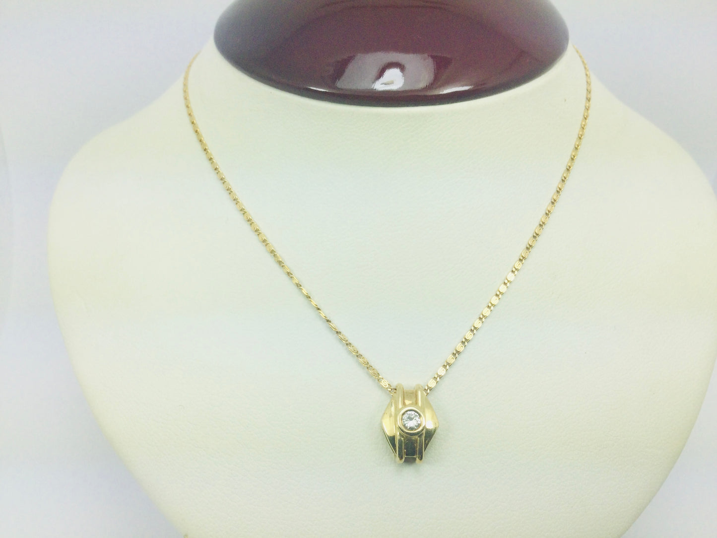 14k Yellow Gold Round Cut 10pt Diamond Solitaire Necklace