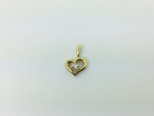 9k Yellow Gold Round Cut 2.5pt Diamond Heart Pendent