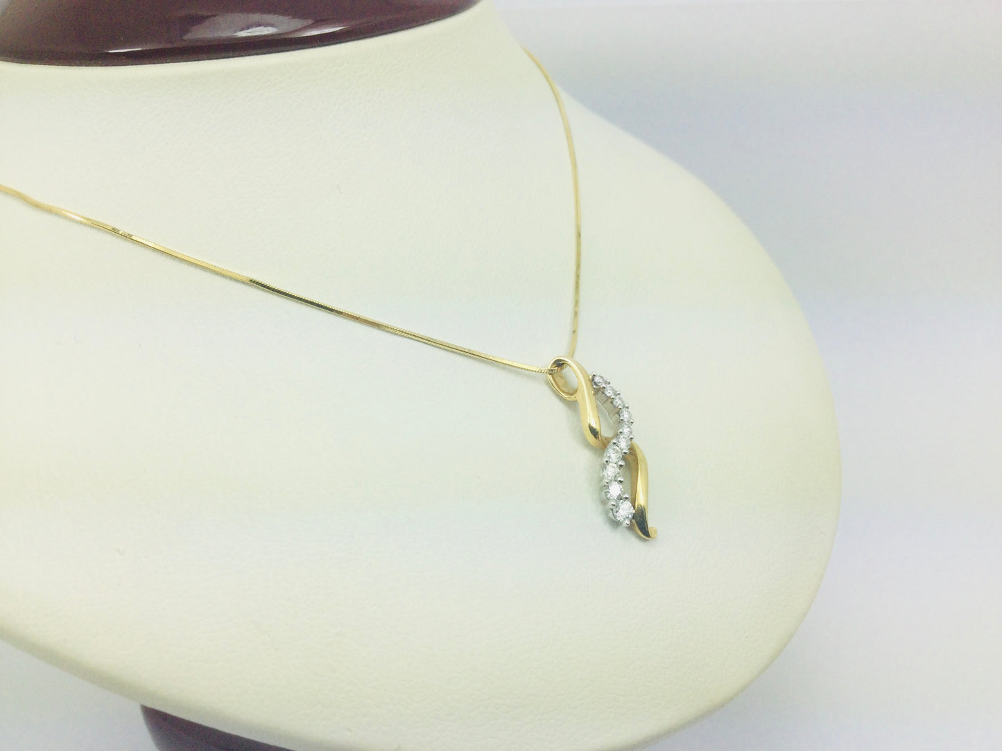 18k Yellow Gold Round Cut 0.23ct Diamond Row Set Wave Necklace