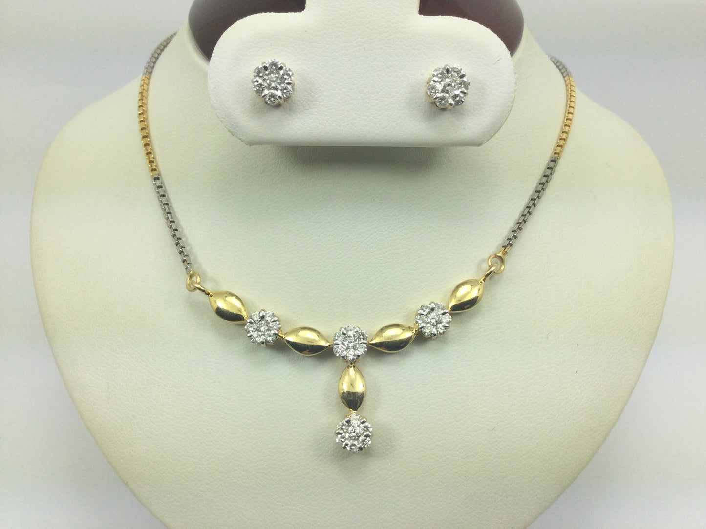 21k Yellow and White Gold Round Cut 1.32ct Diamond Cluster Necklace and Earring Set