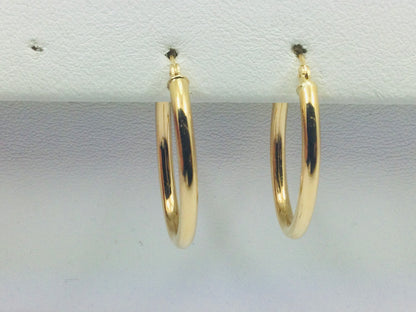 18k Yellow Gold Oval Hoop Earrings