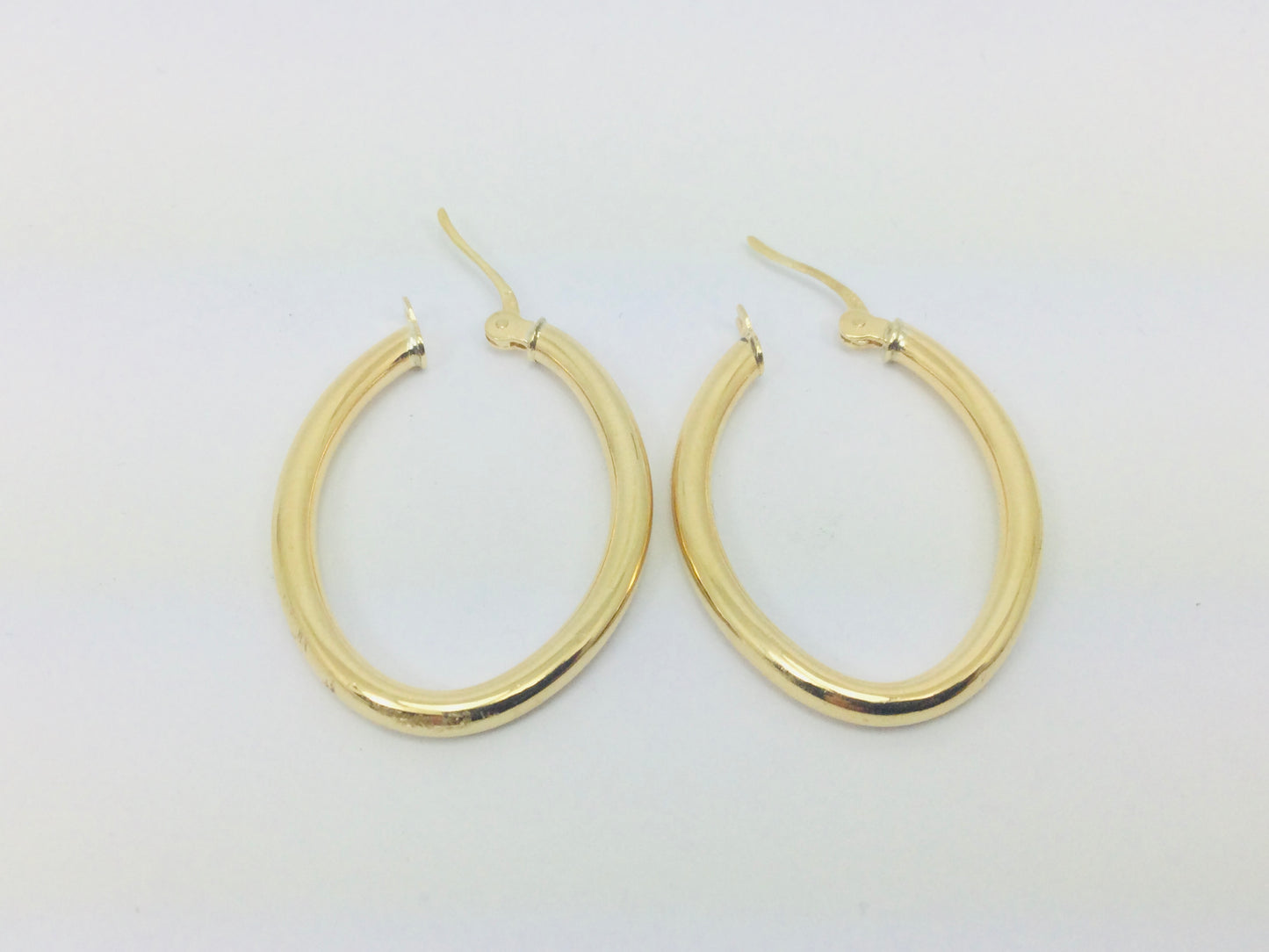 18k Yellow Gold Oval Hoop Earrings