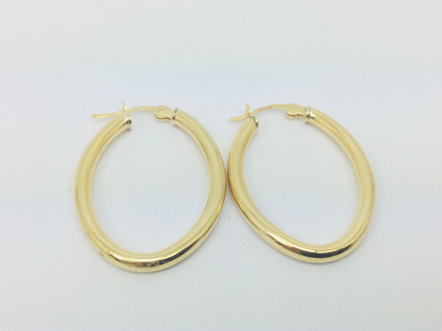 18k Yellow Gold Oval Hoop Earrings