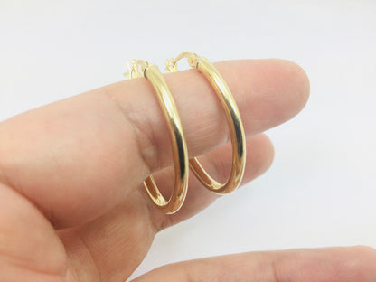 18k Yellow Gold Oval Hoop Earrings