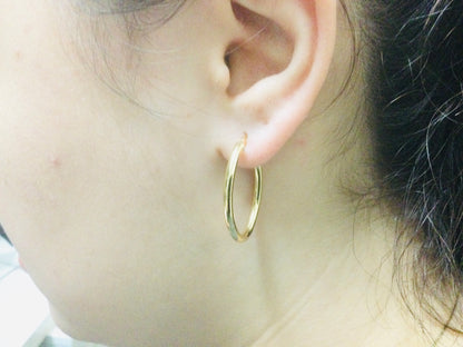 18k Yellow Gold Oval Hoop Earrings