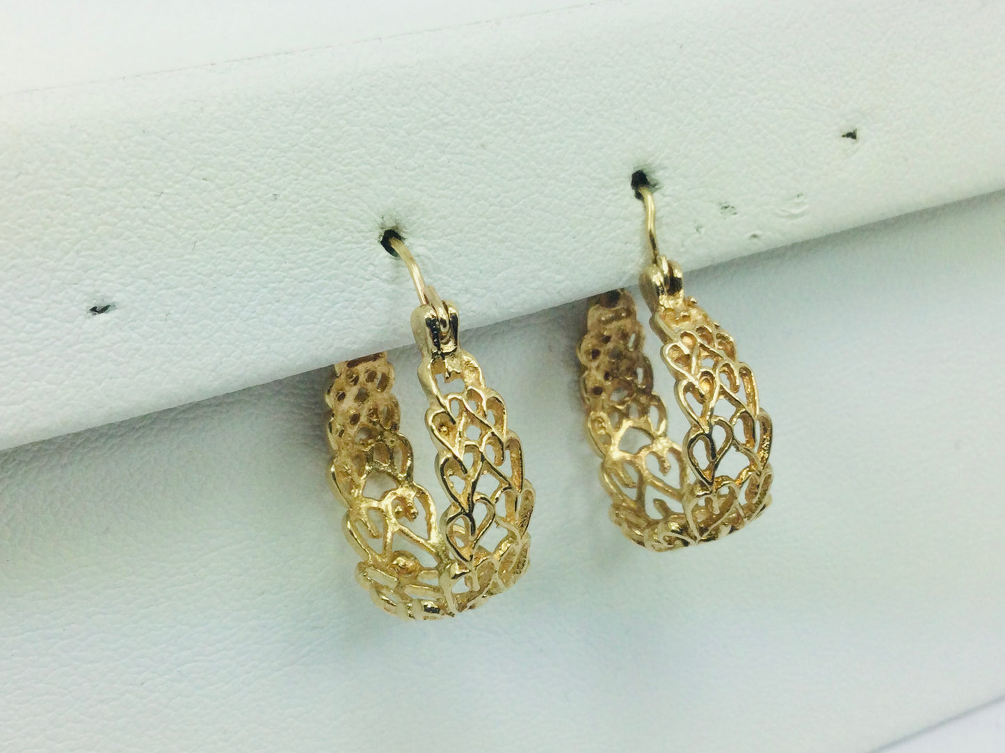 10k Yellow Gold Filigree Style Oval Hoop Earrings