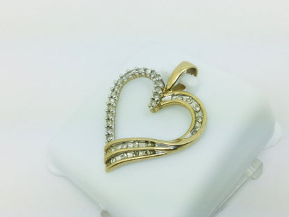 10k Yellow Gold Round Cut 32pt Diamond Heart Pendent