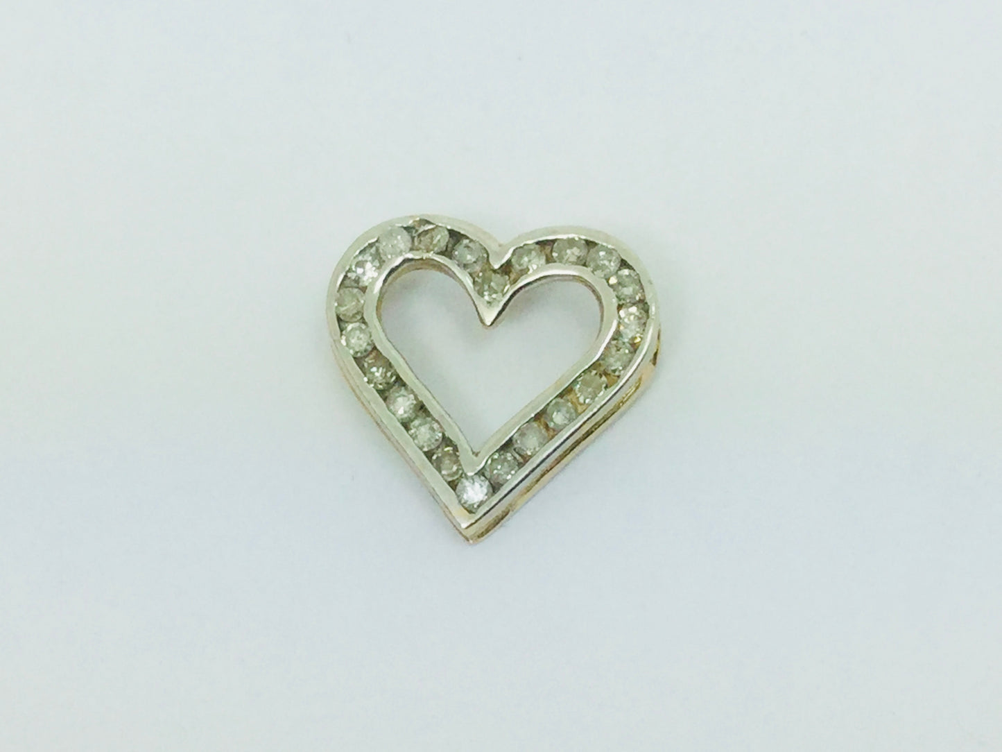 10k Yellow Gold Round Cut 11pt Diamond Heart Pendent