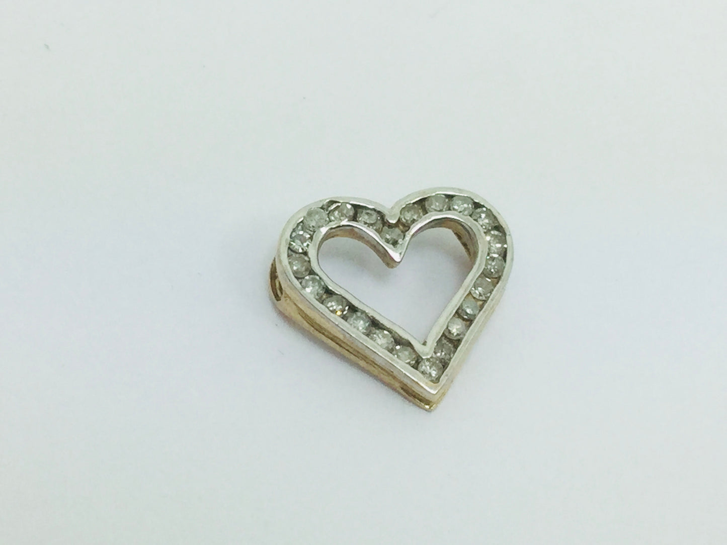 10k Yellow Gold Round Cut 11pt Diamond Heart Pendent