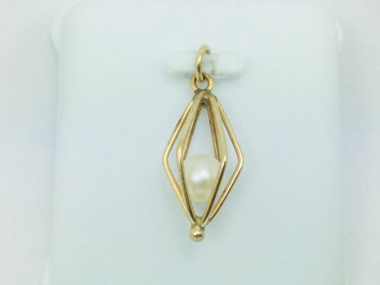 10k Yellow Gold Pearl Pendent