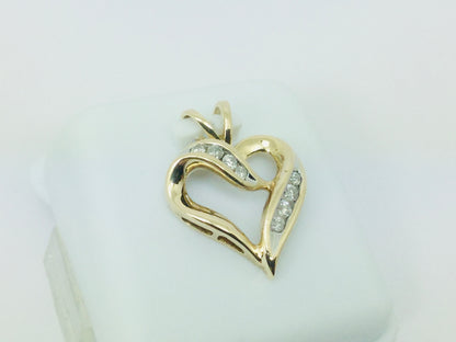 10k Yellow Gold Round Cut 26pt Diamond Heart Pendent