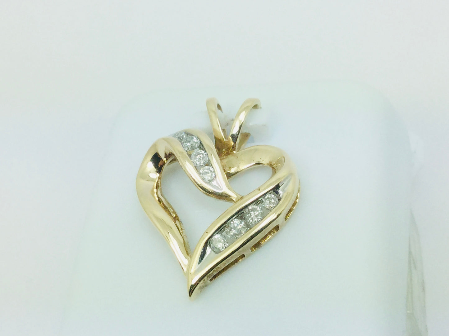 10k Yellow Gold Round Cut 26pt Diamond Heart Pendent