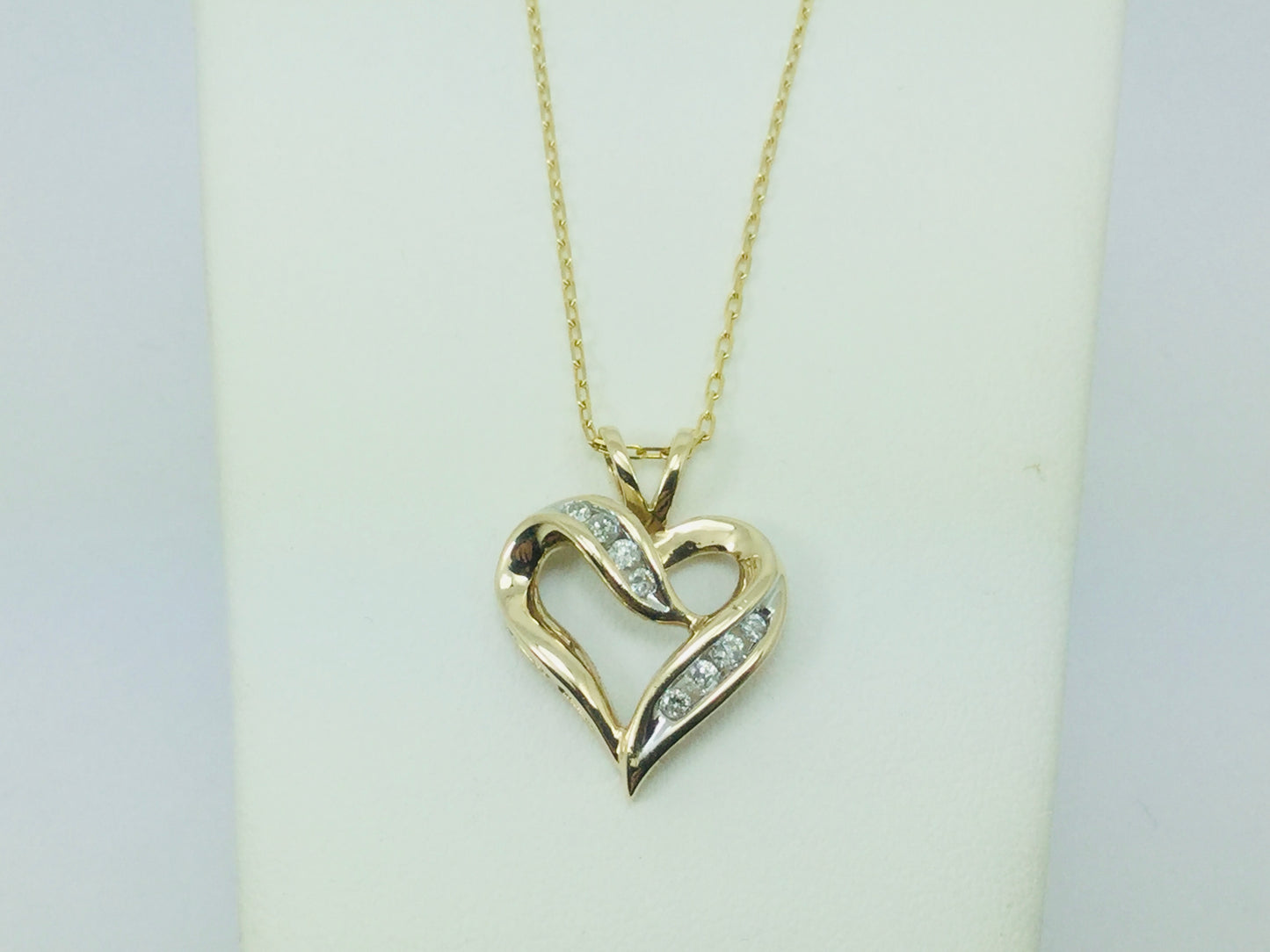 10k Yellow Gold Round Cut 26pt Diamond Heart Pendent