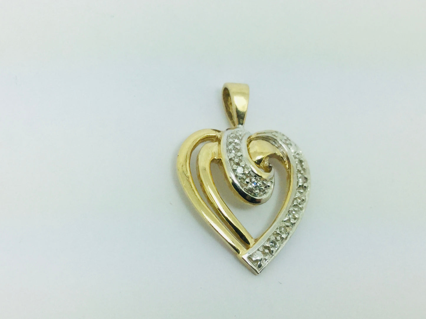 10k Yellow Gold Round Cut 10pt Diamond Heart Pendent