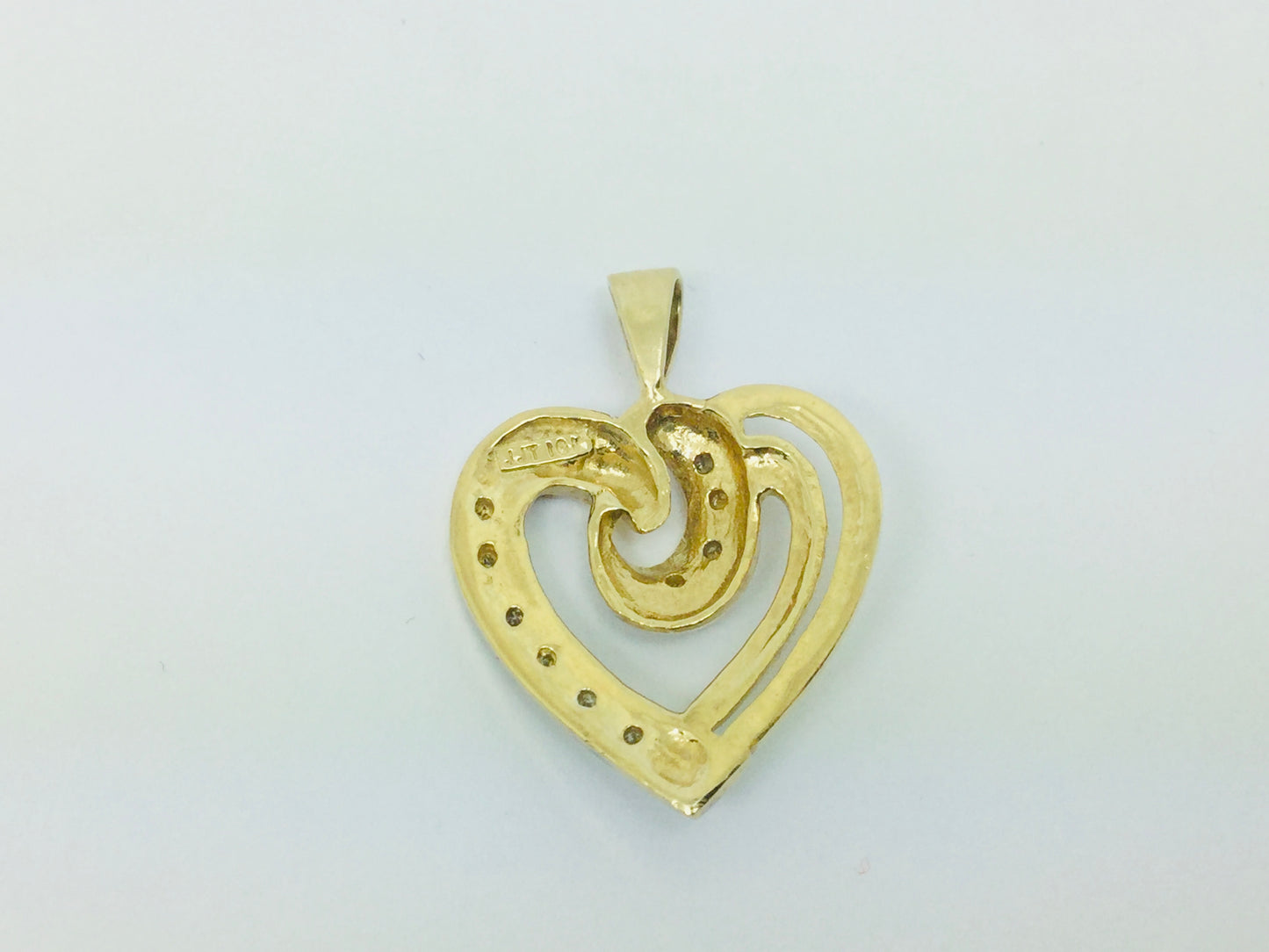 10k Yellow Gold Round Cut 10pt Diamond Heart Pendent